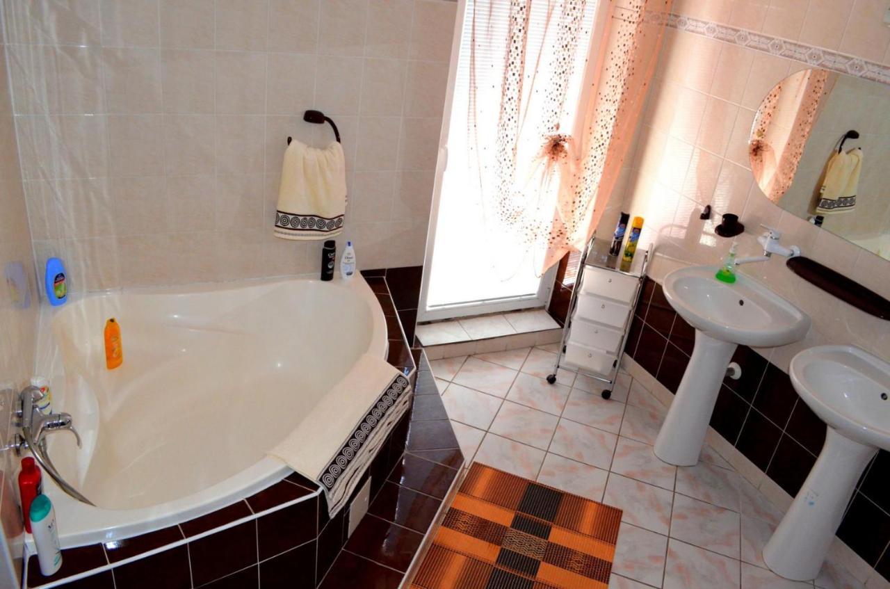 Apartmany Riviera A Chalupa Riviera Liptov, Bešeňová Exterior foto