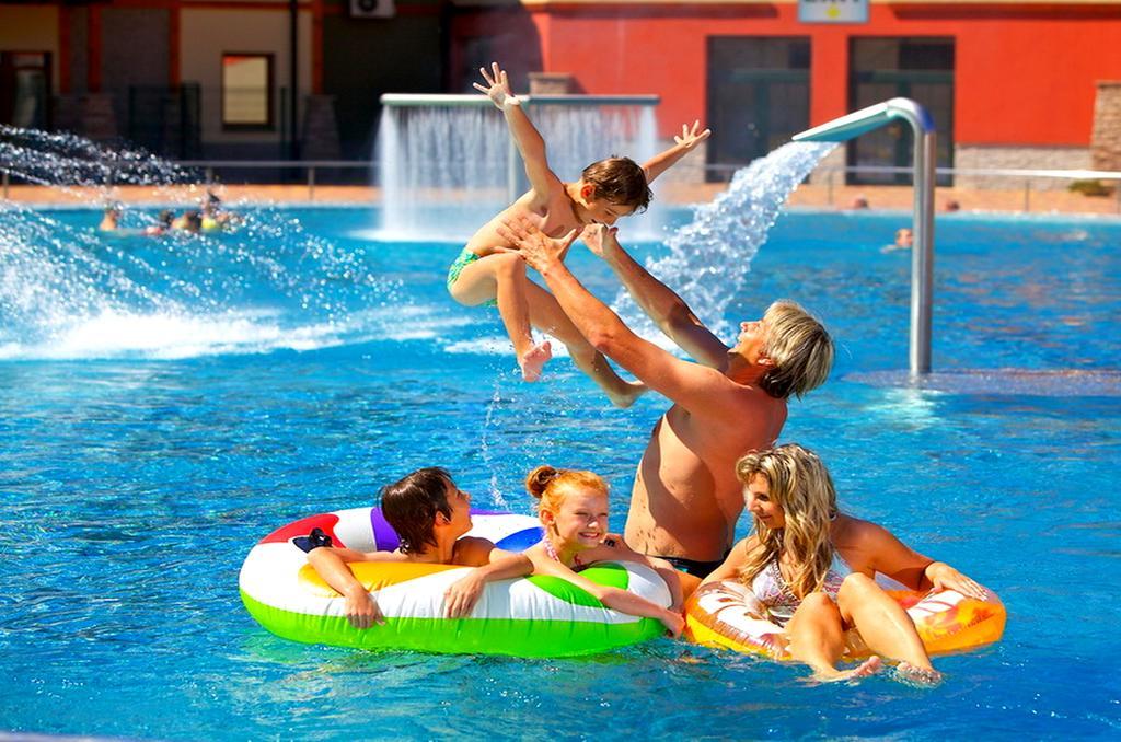 Apartmany Riviera A Chalupa Riviera Liptov, Bešeňová Exterior foto